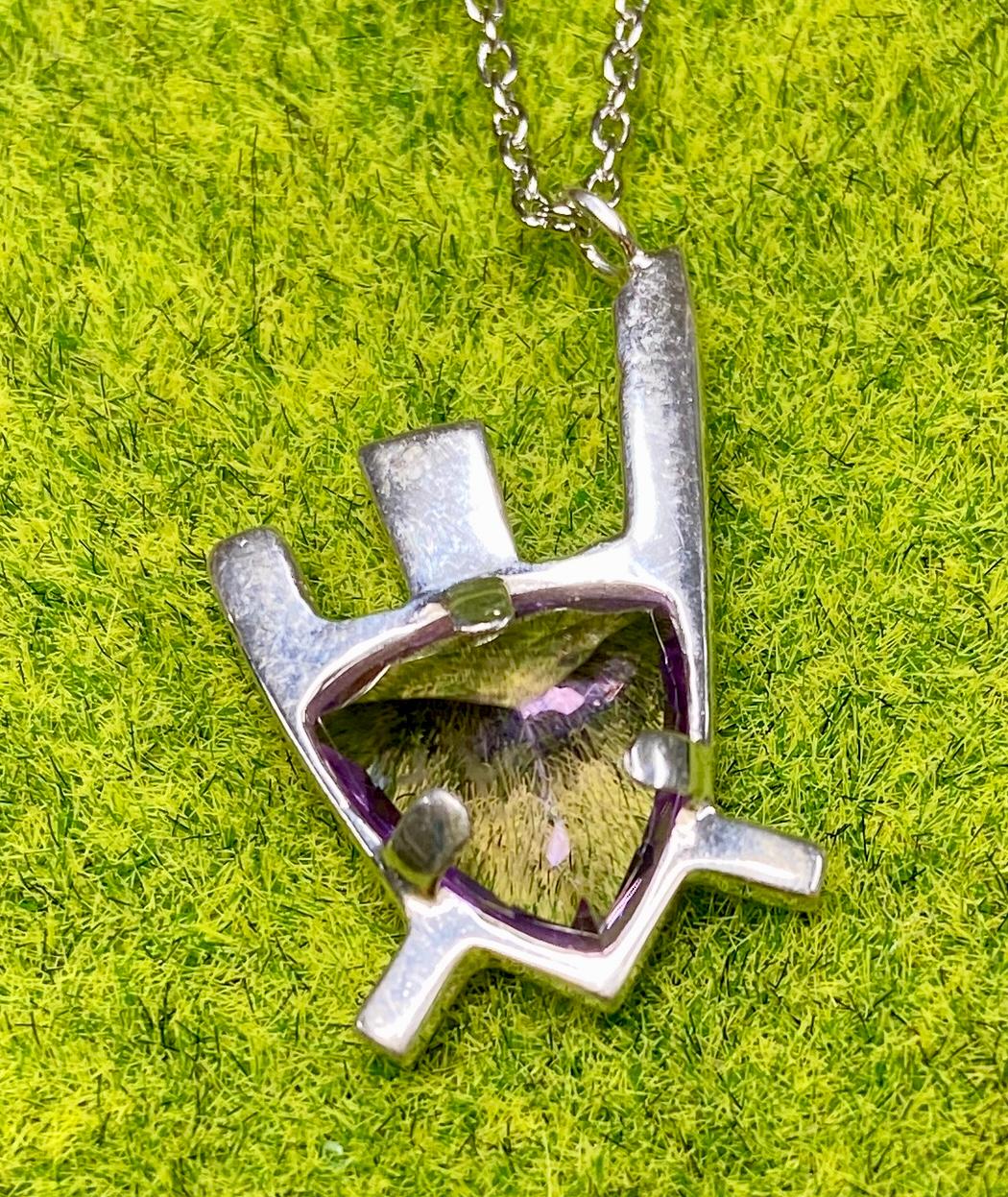 アメジスト海亀ペンダントネックレス　ロジウムメッキ仕様